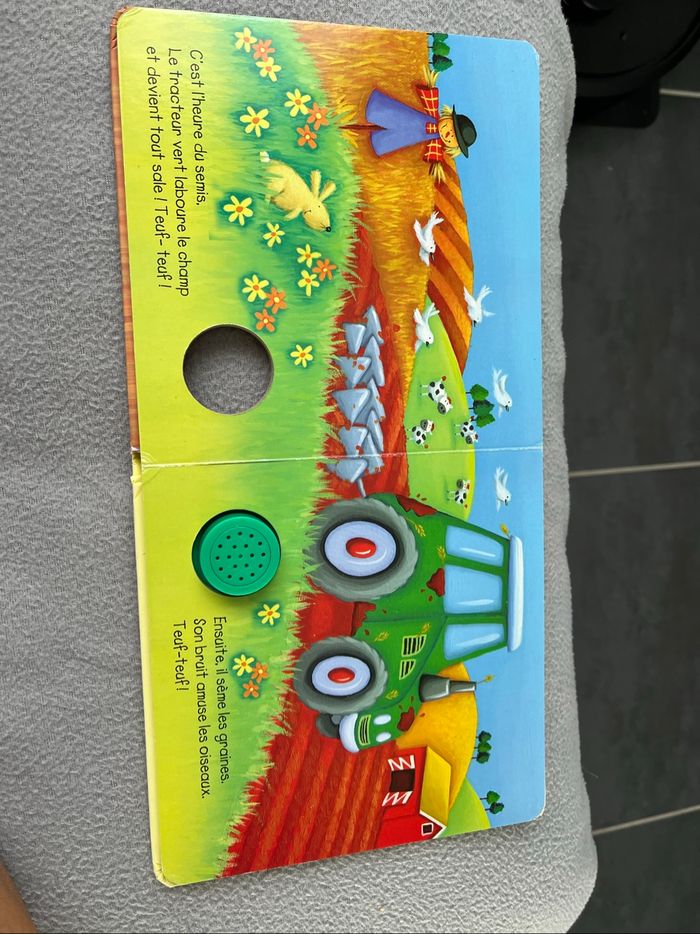 Livre le tracteur vert - photo numéro 4
