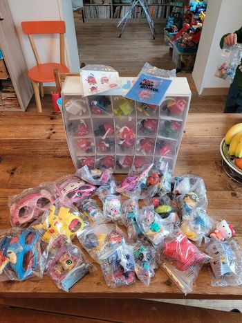 Vends grand lot de jouet mc do 2000s dans blisrers