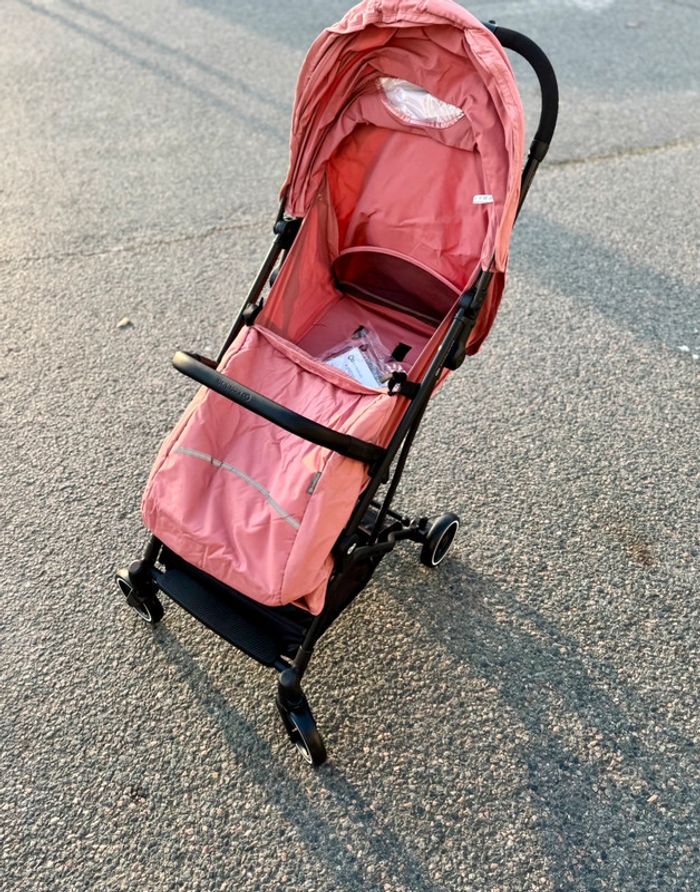 Poussette indy2 rose kinderkrfat sous carton jamais utilisé