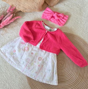 Ensemble rose & blanc (gilet, robe et bandeau)