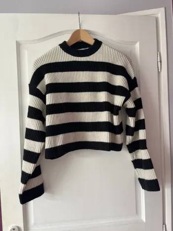 Pull côtelé marinière – Bershka – Taille XS, coupe courte