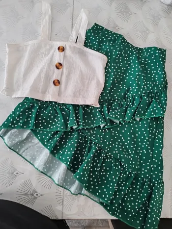Ensemble jupe asymétrique + haut 8 ans