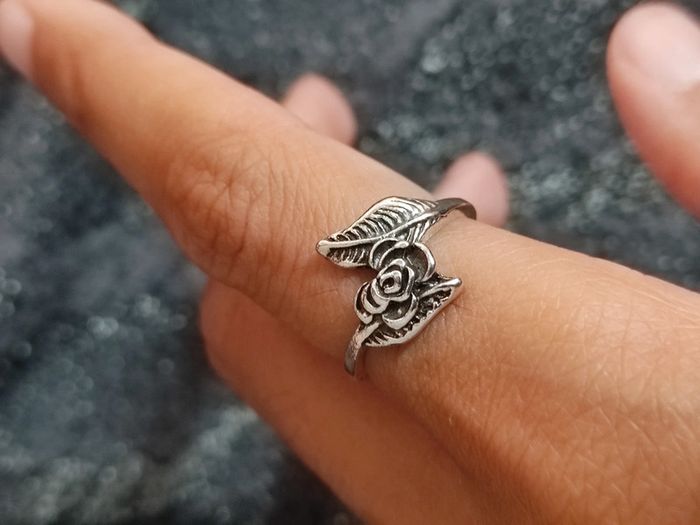 Bague argentée - rose feuille enroulée - Neuve - photo numéro 2