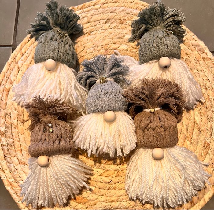 ✨ Gnomes de Noël faits main – Plusieurs couleurs au choix ✨ - photo numéro 4