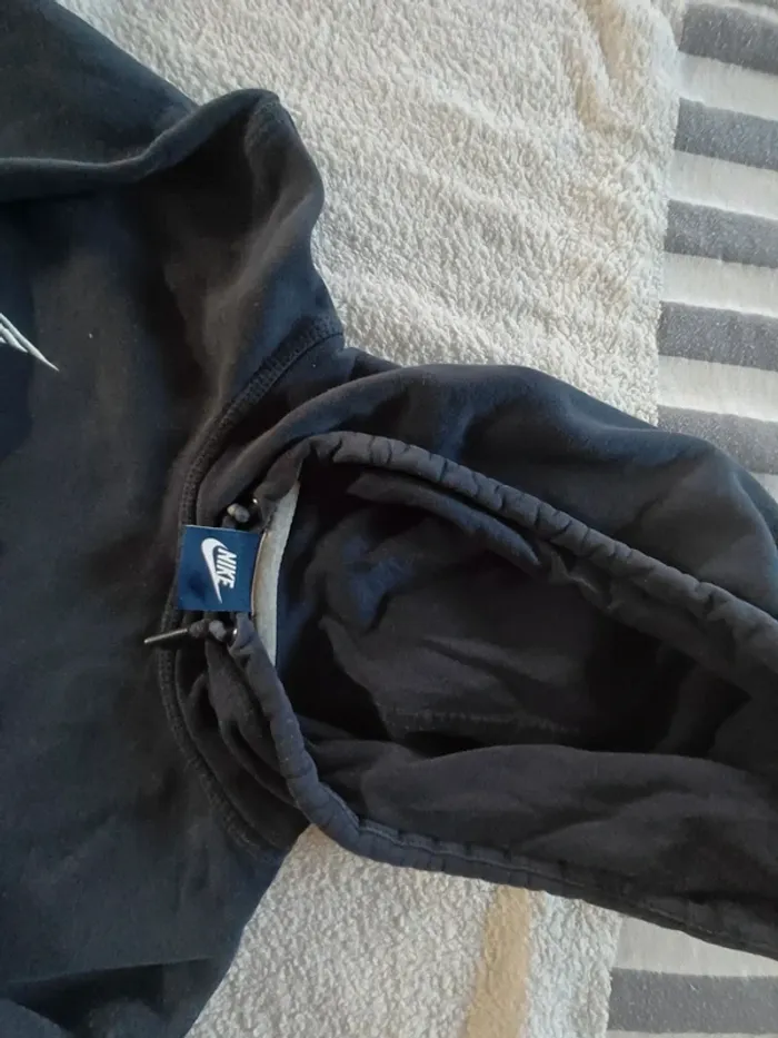 Pull à capuche Nike. - photo numéro 4
