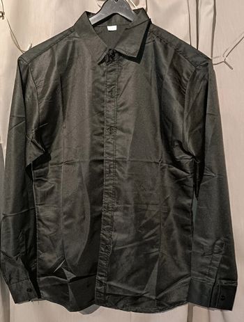 Lot de 2 très jolies chemises neuves