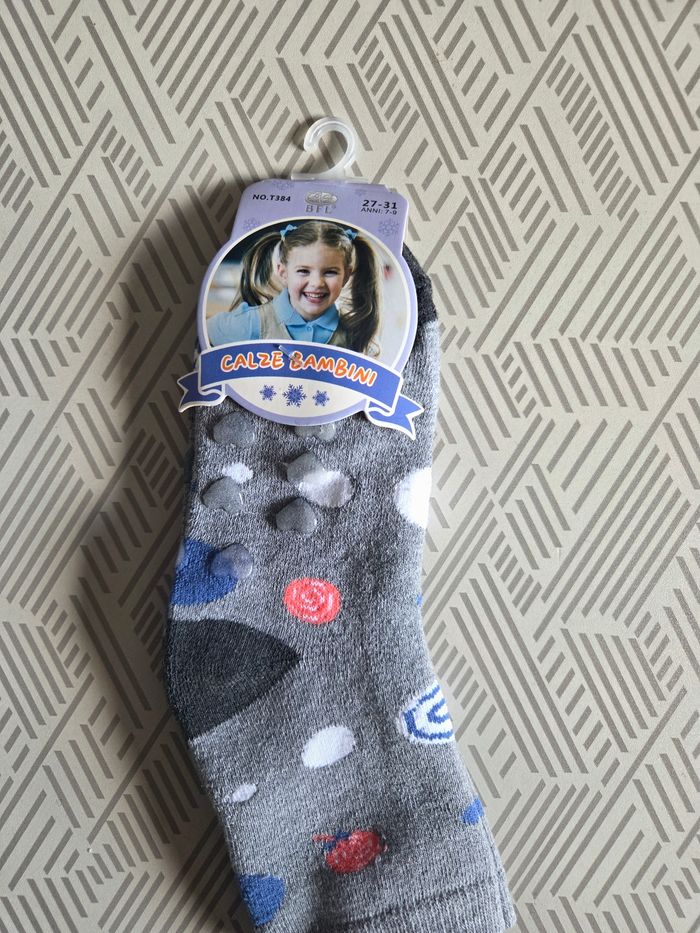 1 paire de chaussettes neuves antidérapante 27/31