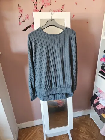 Pull bleu dos ouvert curve t44