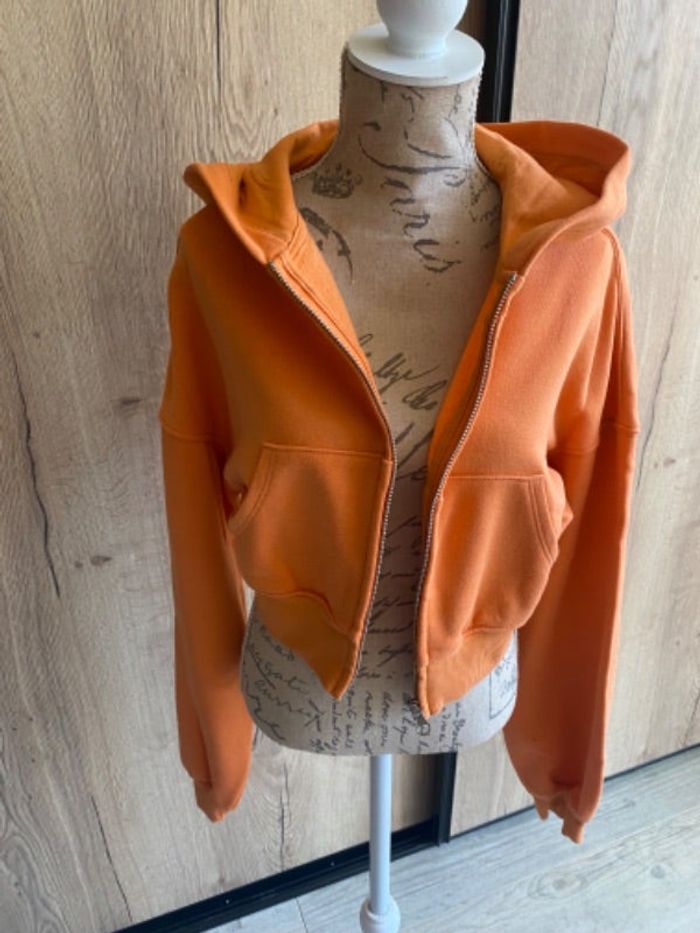 Sweat zippé à capuche