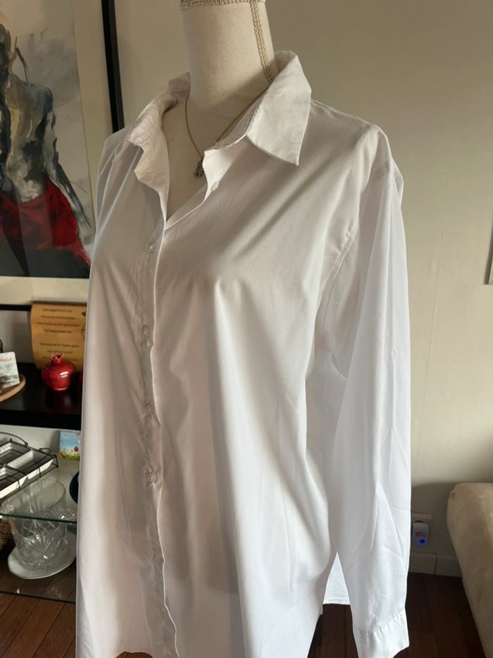 Maxi chemise blanche 46/48 coton Elasthane comme neuve - photo numéro 2