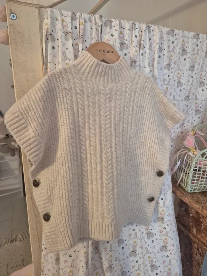 Jolie poncho en laine 6 ans