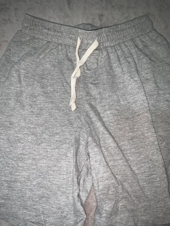 Short de sport gris confortable - photo numéro 2