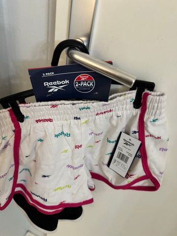 Lot 2 shorts fille reebok  11-12. Ans