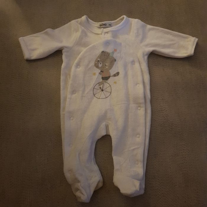 Lot 14  pyjama 1 mois - photo numéro 4
