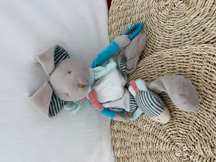 Peluche lapin activité DOUDOU ET COMPAGNIE Happy