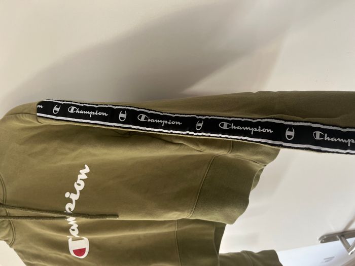 Sweat Champion kaki crop top capuche JD Sports - photo numéro 2