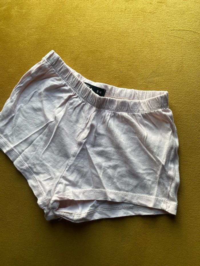 Short léger taille 3/4 ans - photo numéro 2