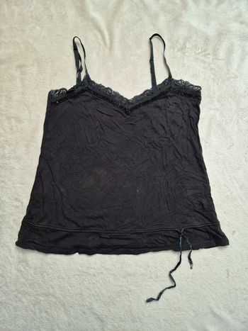 Joli débardeur noir avec détails en dentelle active wear taille 42-44.