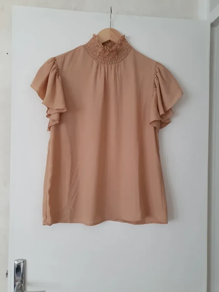 Blouse col élastique manche volant