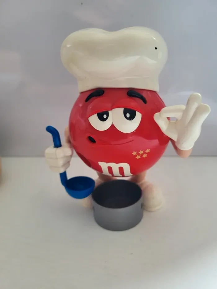 Distributeur de bonbons M&M's cuisinier
