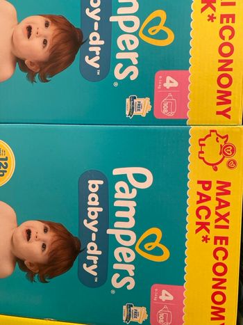 Vends 2 cartons de couches Pampers taille 4
