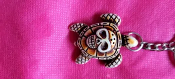 Porte-clés tortue tête de mort