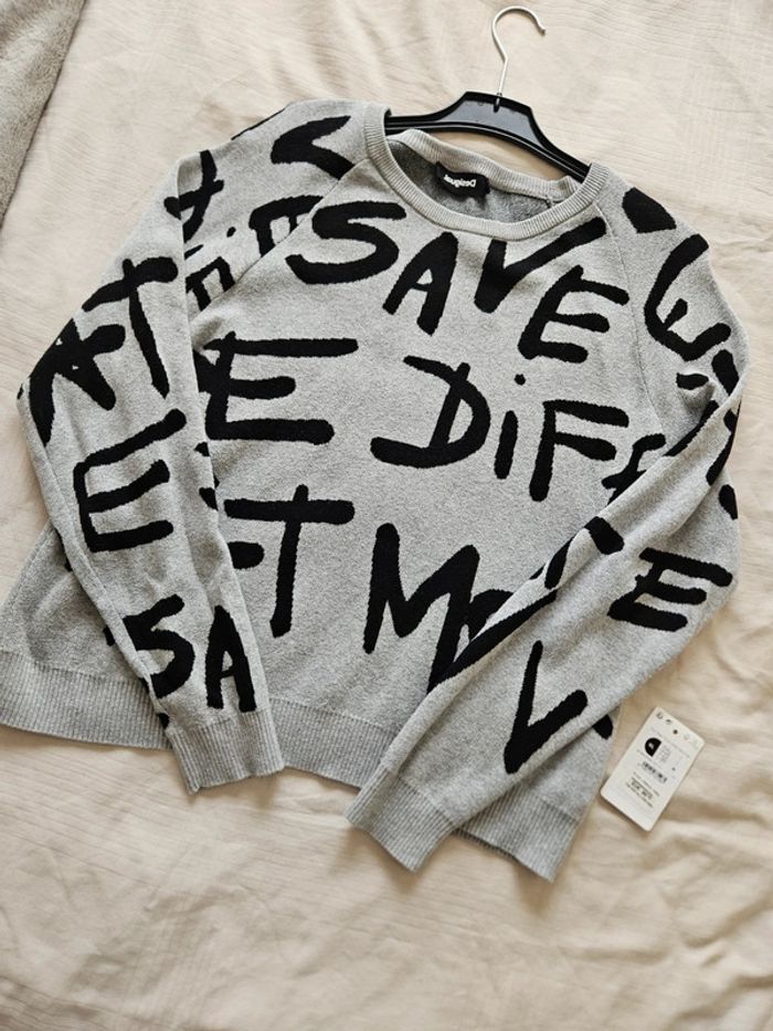Pull Desigual avec écritures