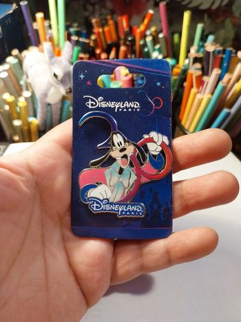 Pins Disney 30 ans disneyland Paris dingo