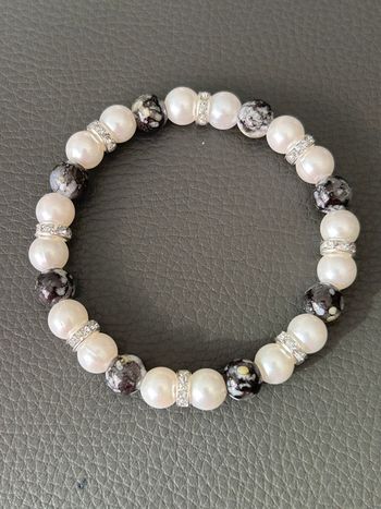 Bracelet nacré et noir en perles taille unique jamais porté