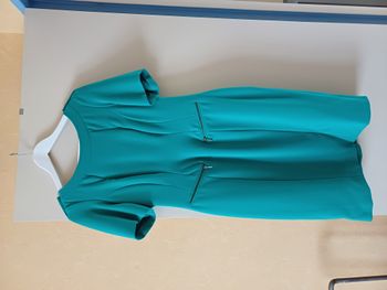 Robe droite cintrée