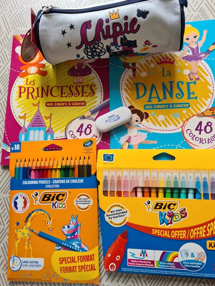 Lot papeteries et trousse - photo numéro 19