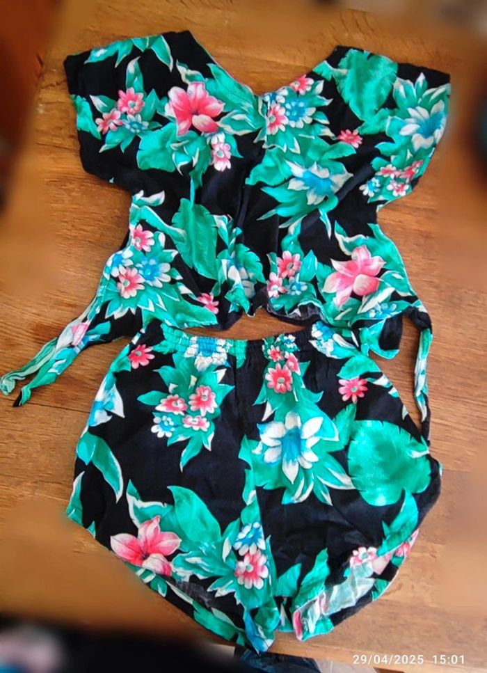 Ensemble short et haut fleurs taille M