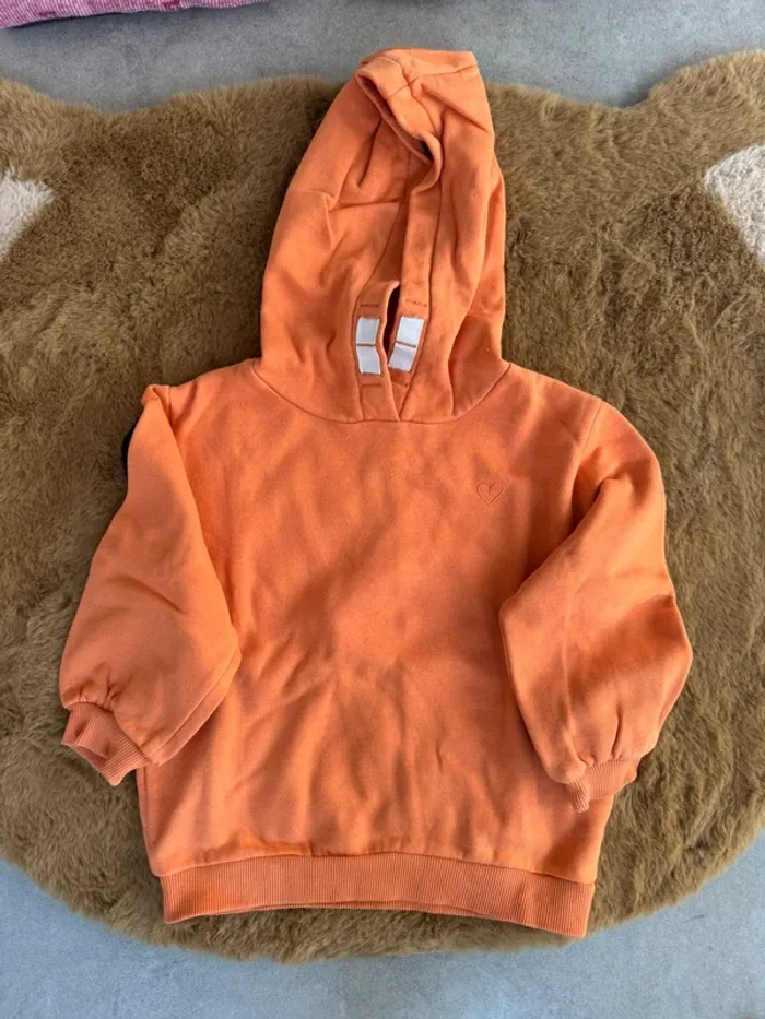 Pull fille c&a 4 ans très bon état