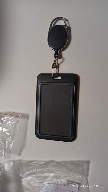 1 porte badge noir + porte clé rétractable noir