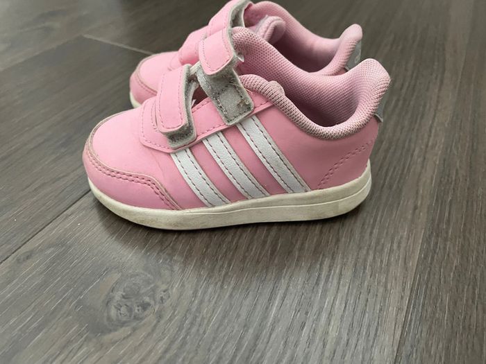 Baskets Adidas bébé pointure 20 - photo numéro 4