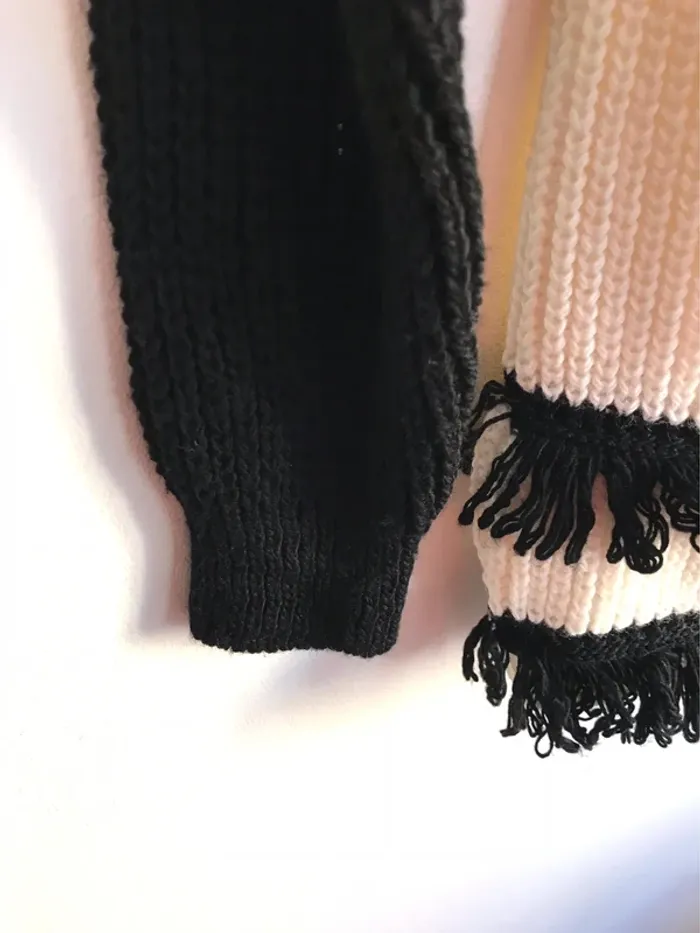 Pull blanc à franges noires taille S - photo numéro 5