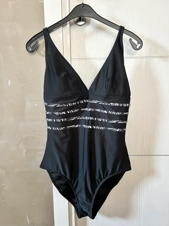 Maillot de Bain 1 Pièce Taille L Neuf
