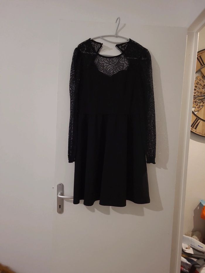 Robe noire femme manche dentelle dos ouvert taille 42 TBE cache cache