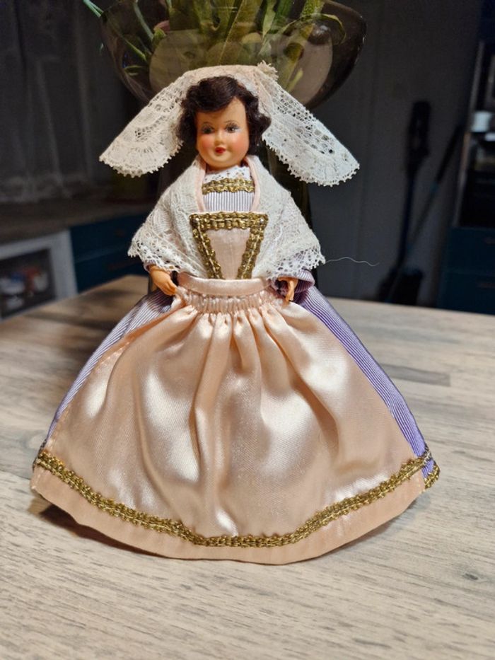 Poupée Petitcollin folklorique costume régionaux