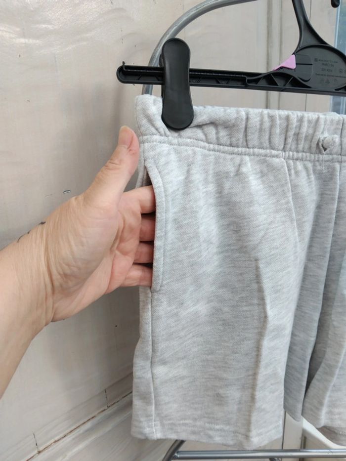 Short gris clair - photo numéro 4