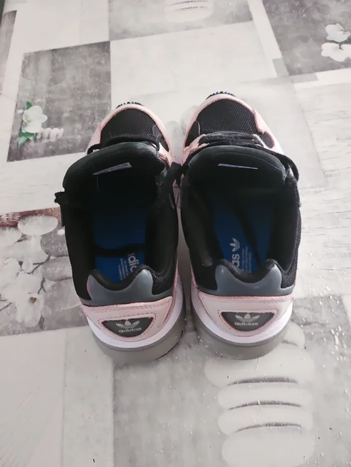 Adidas Falcon Core Noir et Light rose - photo numéro 5