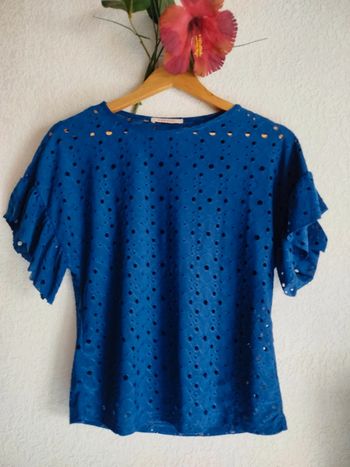 T-shirt top manches courtes à volants satiné ajouré bleu électrique M 38 Camaïeu