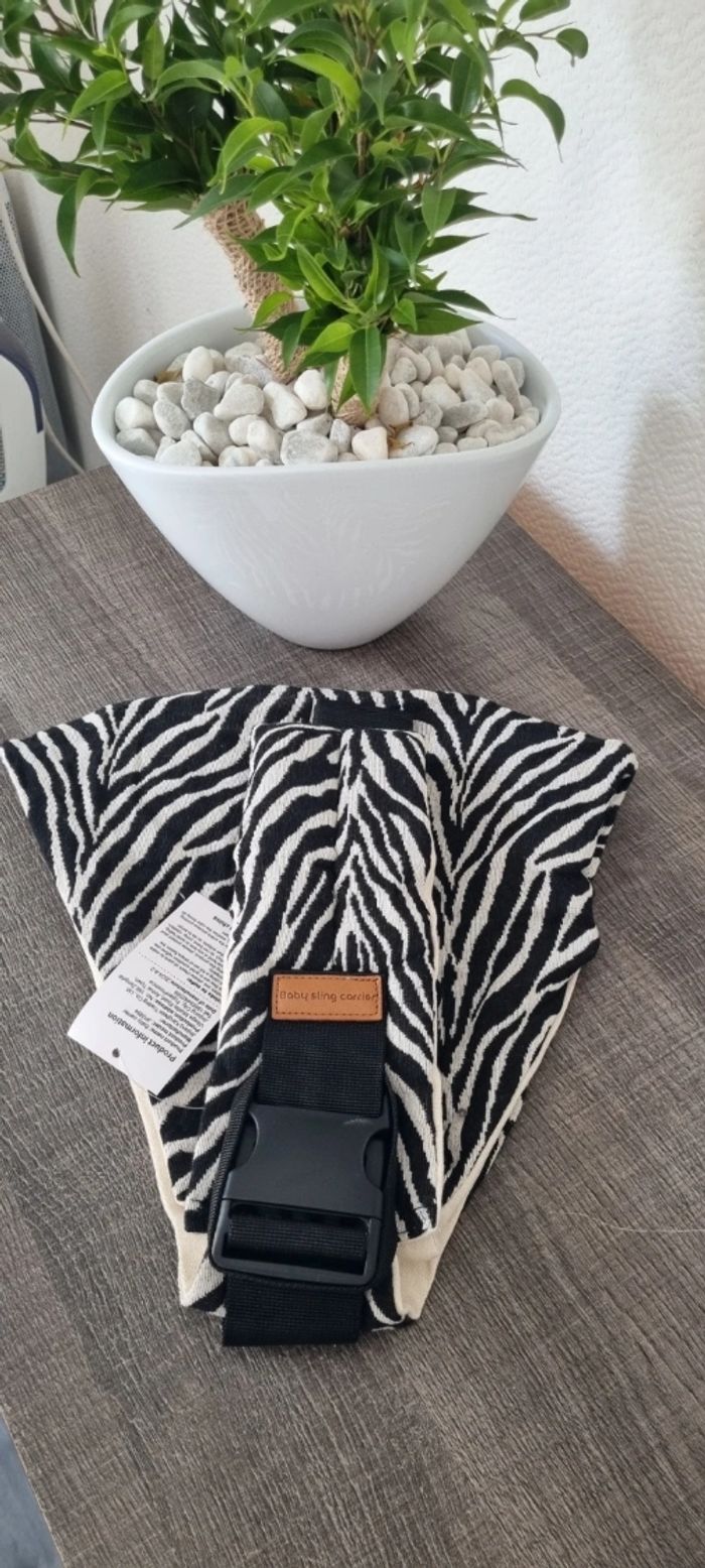 Très jolie porte bébé neuf (zebre)