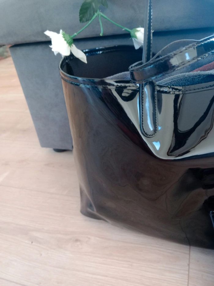 Sac fourre-tout noir brillant avec pochette assortiec83 - photo numéro 6