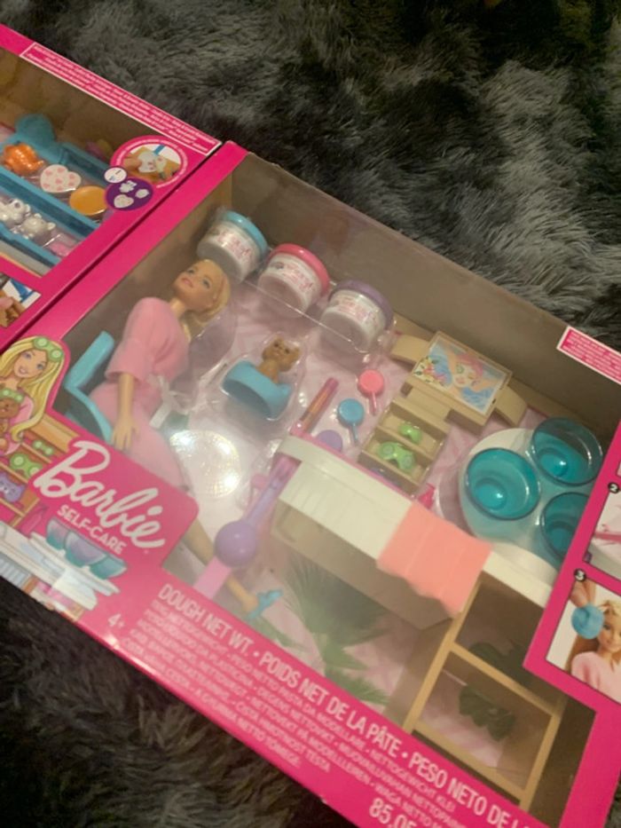 Deux. Coffrets Barbie. - photo numéro 3