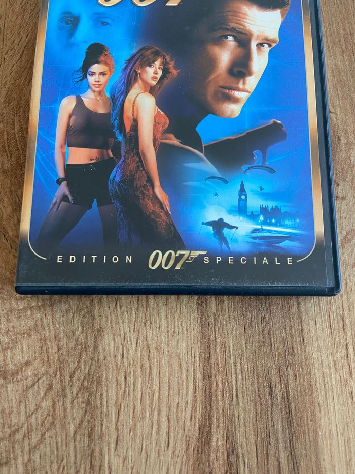 DVD James Bond 007 Le Monde ne suffit pas Édition spéciale - photo numéro 2
