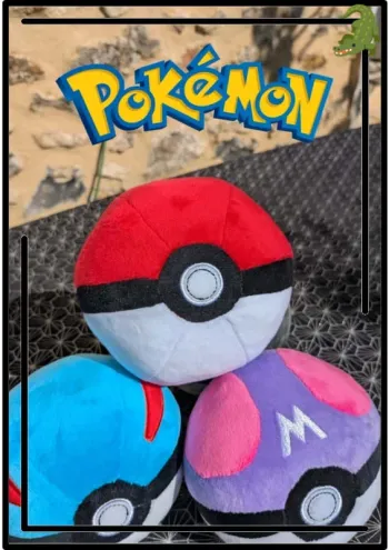 Pokéball en peluche rouge