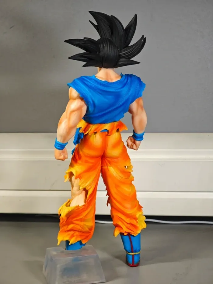 Figurine Dragon Ball Z : Goku 28cm neuve sans boîte - photo numéro 5