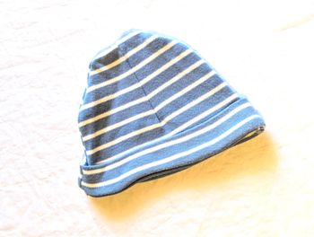 Bonnet In Extenso Bleu Fines Rayures Horizontales Blanches Vêtement Accessoire Petits Enfants Bébés