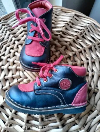 🖤 Clarks Montantes Intégral Cuir – Pointure 23 – Peu Portées – Très Bon État